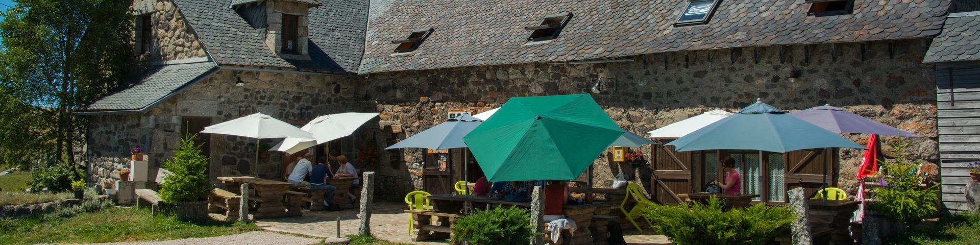 Buron du Relais des lacs à Bonnecombe sur l'Aubrac. Restaurant, spécialité aligot