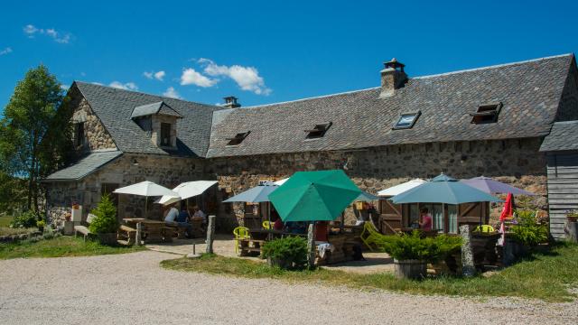 Buron du Relais des lacs à Bonnecombe sur l'Aubrac. Restaurant, spécialité aligot