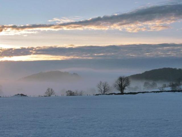 Aubrac - Hiver - Lever de soleil - Au dessus d'Usanges