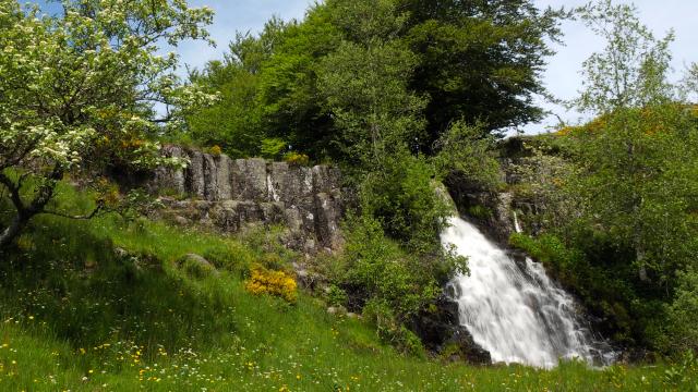 Cascade du Saltou, sur l'Aubrac au départ du Col de Bonnecombe