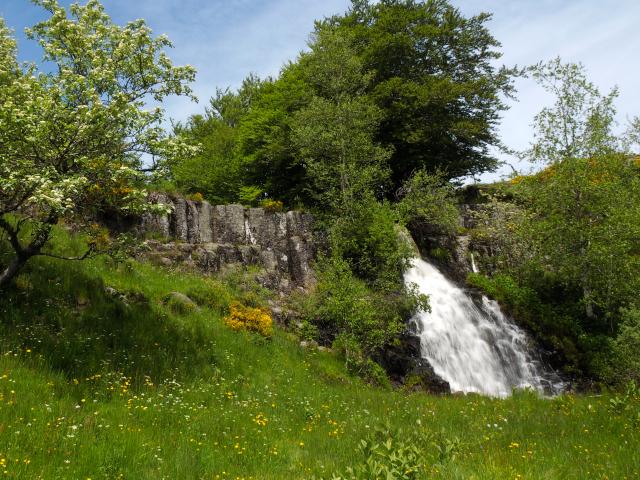 Cascade du Saltou, sur l'Aubrac au départ du Col de Bonnecombe