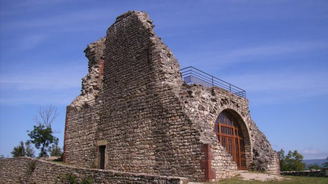 Remains of the Château de Canilhac, overlooking the Lot valley