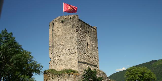 La Tour de Chanac, est un vestige du château des évêques de Mende. Visites guidées organisées en saison.