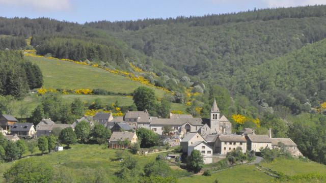 Les Salces, village sur les contreforts de l'Aubrac lozérien.