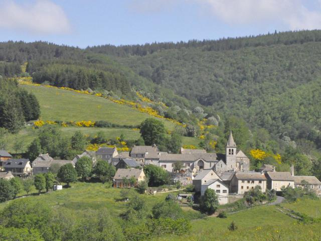 Les Salces, village sur les contreforts de l'Aubrac lozérien.