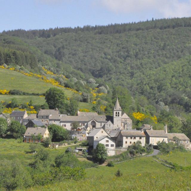 Les Salces, village sur les contreforts de l'Aubrac lozérien.