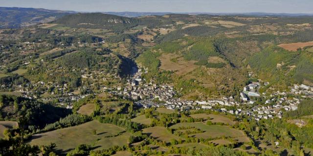 Vue panoramique de la Canourgue- vallée du Lot