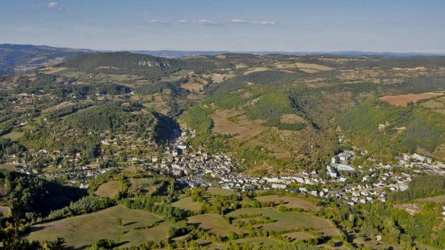 Vue panoramique de la Canourgue- vallée du Lot