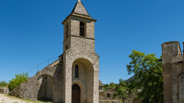 Église Saint Privat au Villard - Village médiéval sur un éperon rocheux qui domine le Lot en aval de Chanac.