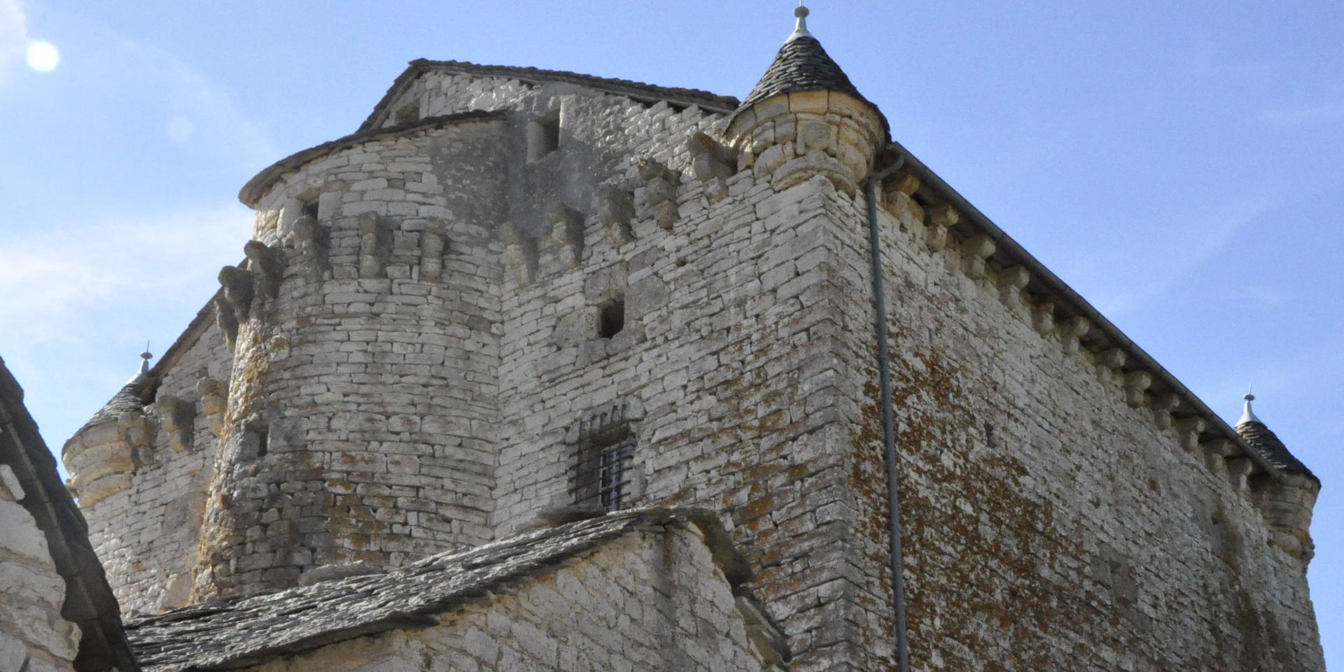 Chateau de Grandlac, fortified farm on Causse de Sauvetrre