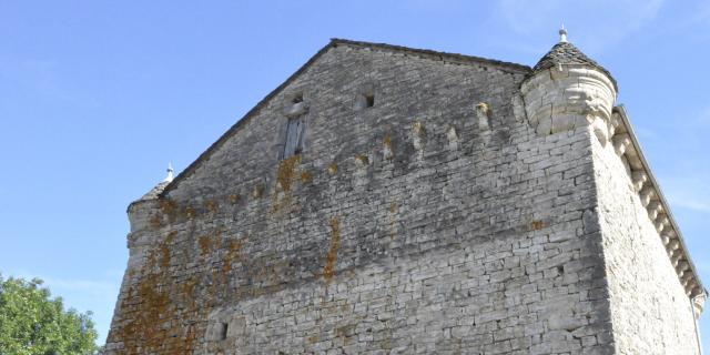 Château de Grandlac sur le Causse de Sauveterre. Propriété pivée