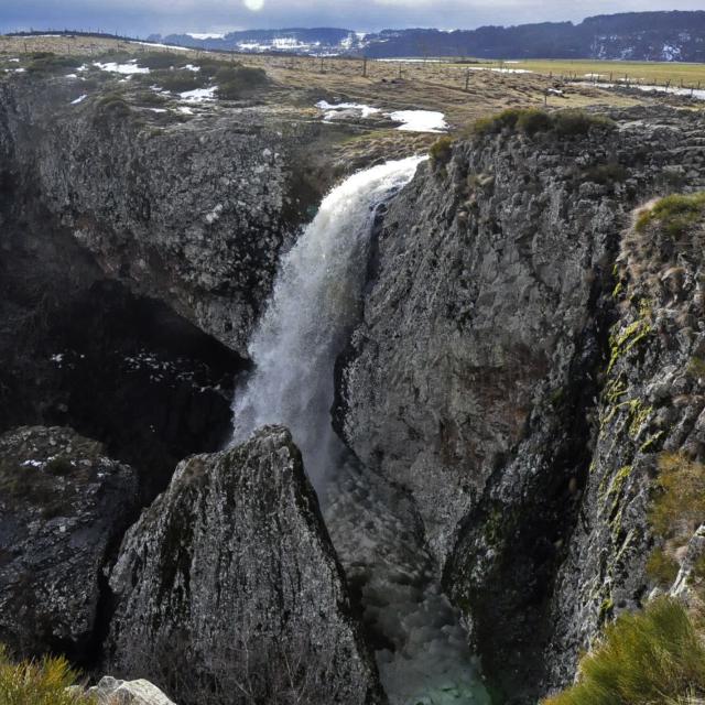 Cascade du Déroc sur la route des lacs en Aubrac