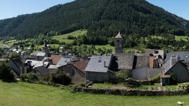 Esclanèdes dans la Vallée du Lot sur la commune de Chanac