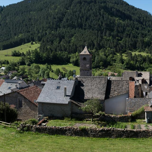 Esclanèdes dans la Vallée du Lot sur la commune de Chanac