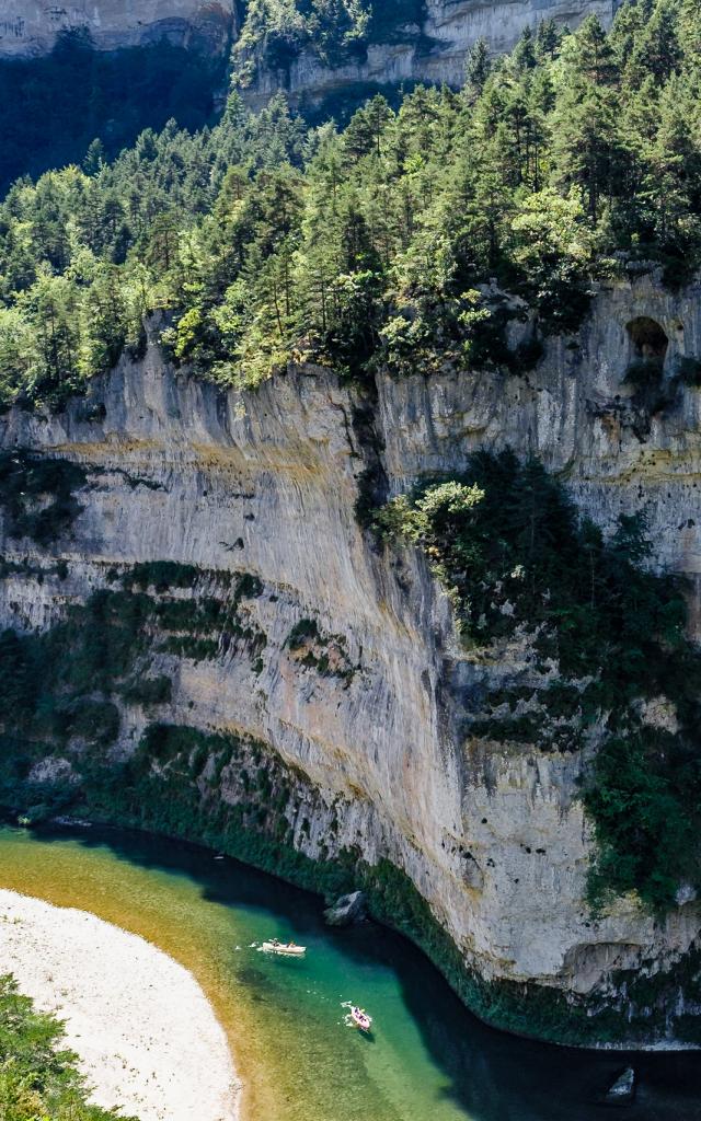 Gorges du Tarn, discover the gorges by canoe or boat with the boatmen of La Malène