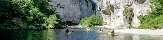 Canoë dans les Gorges du Tarn au niveau des 