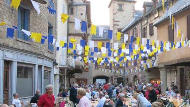 Evening meal in the Place au blé