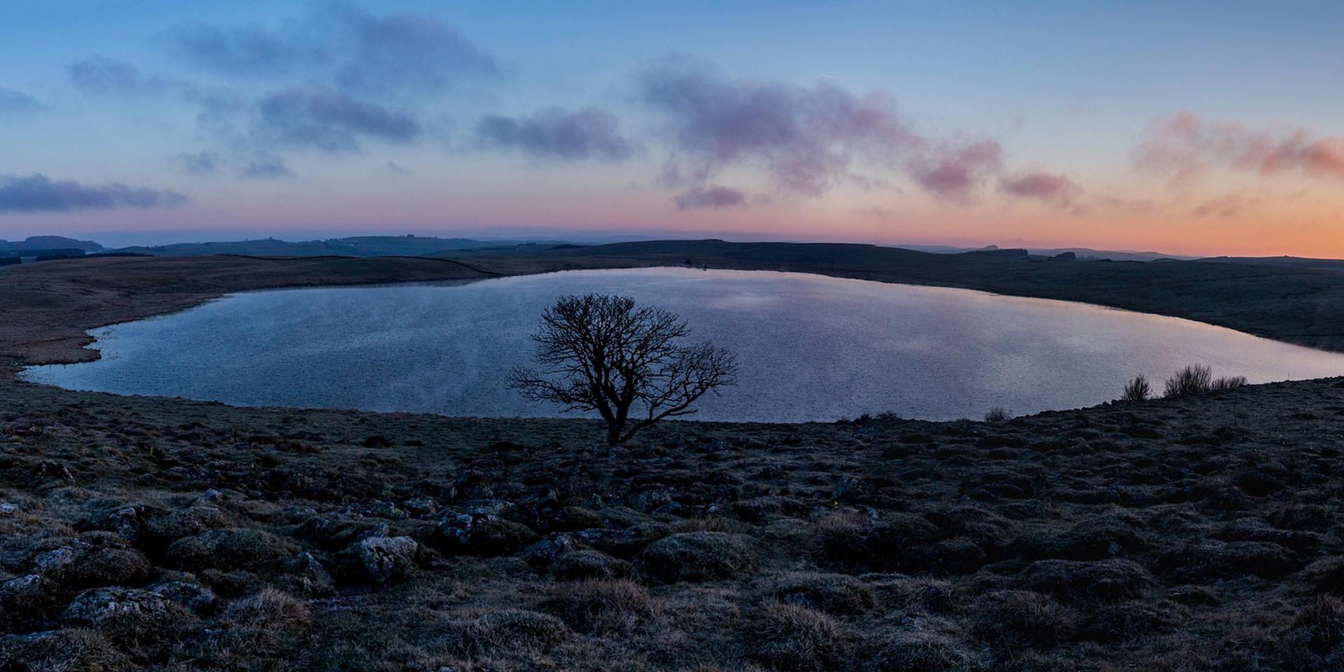 Lac d'Aubrac situé sur la route des lacs