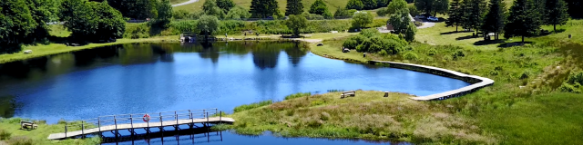 Lac de Bonnecombe sur l'Aubrac - Route des lacs. Etang de pêche à la truite du 1er mai à mi-septembre