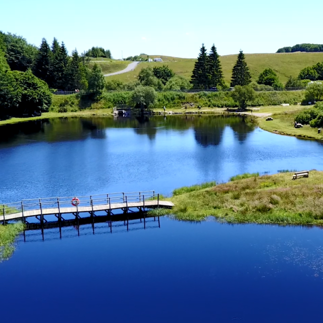 Lac de Bonnecombe on the Aubrac - Route des lacs. Trout fishing lake from May 1 to mid-September.