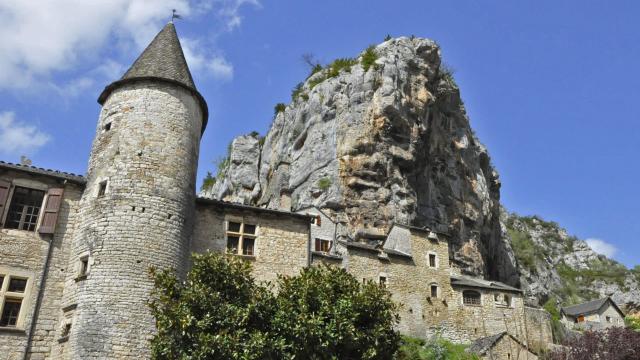 La Malène et son Château de Montesquiou et rocher de la Barre dans les Gorges du Tarn