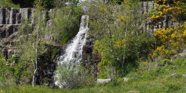 Cascade du Saltou - Circuit de randonnée au départ de Bonnecombe sur l'Aubrac - Circuit de15.5 km et 4h de marche.