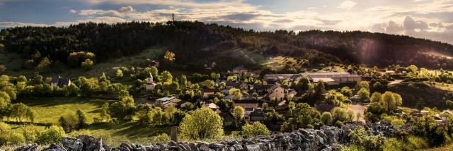 Vue du Recoux, village sur le Causse de Sauveterre proche du Massegros.