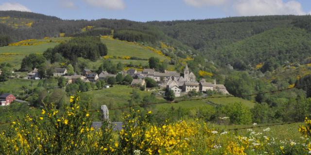 Les Salces, petit village sur les contreforts de l'Aubrac, en direction de la route des lacs