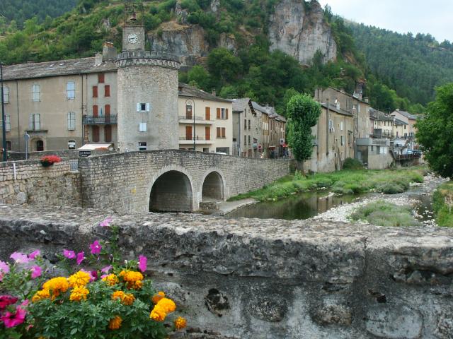 Meyrueis dans les Gorges de la Jonte vu du pont.