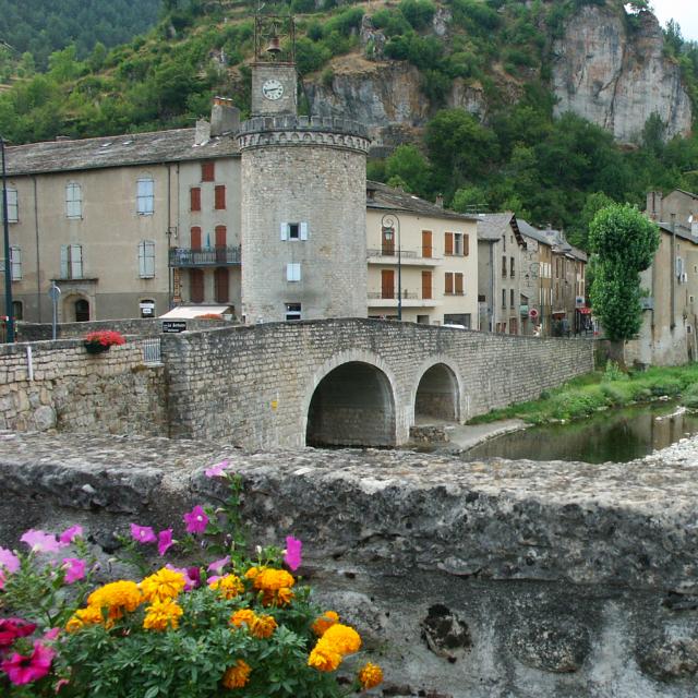 Meyrueis dans les Gorges de la Jonte vu du pont.