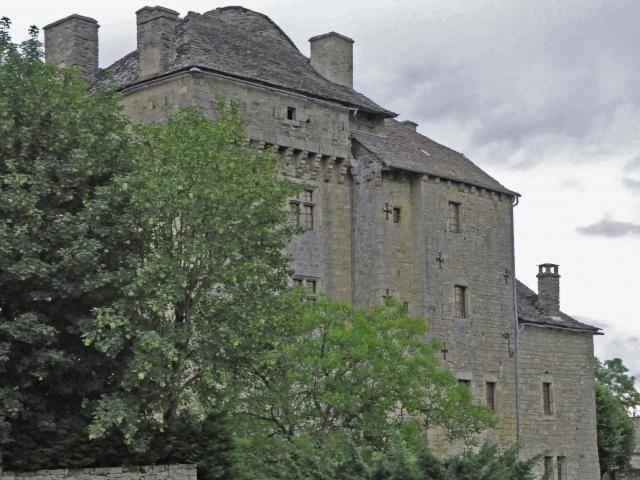 Château de montjézieu dans la vallée du Lot