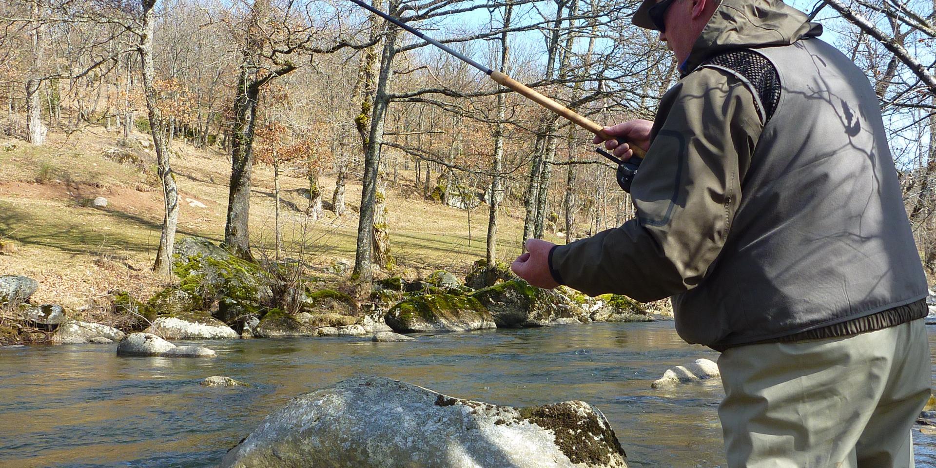 River fishing - the Lot - Gorges du Tarn.