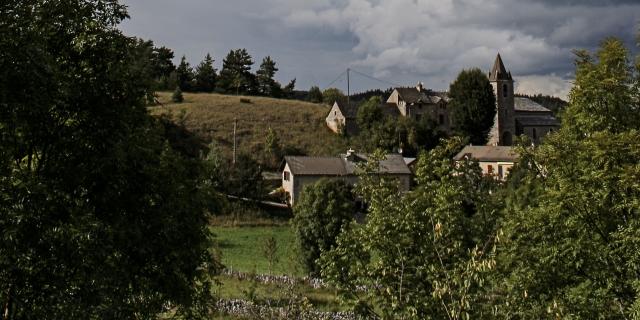 La Piguière, village sur le Causse de Sauveterre entre le Massegros et La Canourgue. Église du XIXème siècle entièrement restaurée.