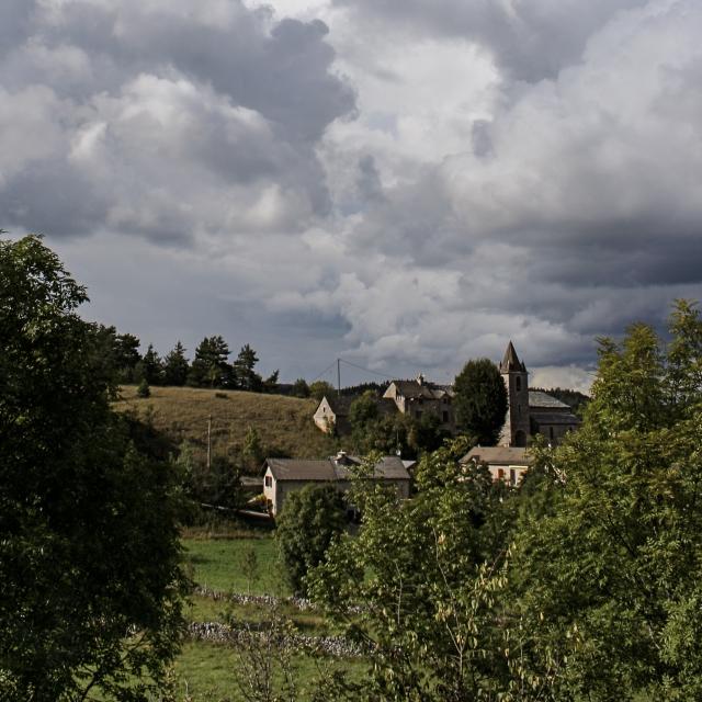 La Piguière, village sur le Causse de Sauveterre entre le Massegros et La Canourgue. Église du XIXème siècle entièrement restaurée.