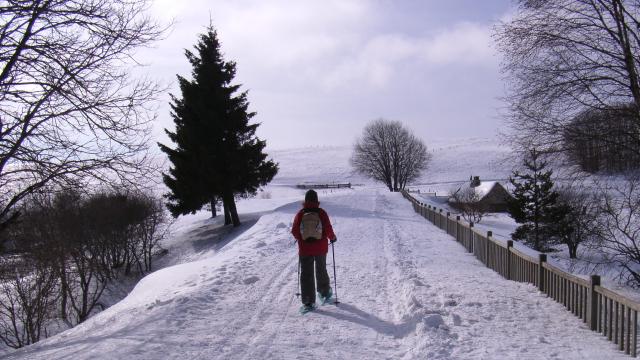 Cross-country skiing on the Aubrac at Lac de Bonnecombe.