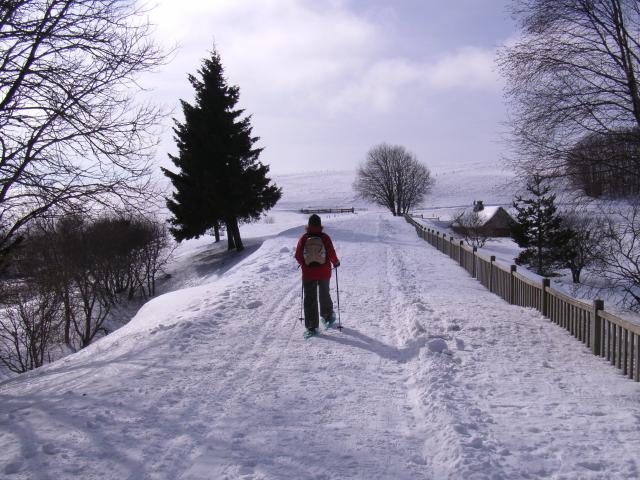 Cross-country skiing on the Aubrac at Lac de Bonnecombe.