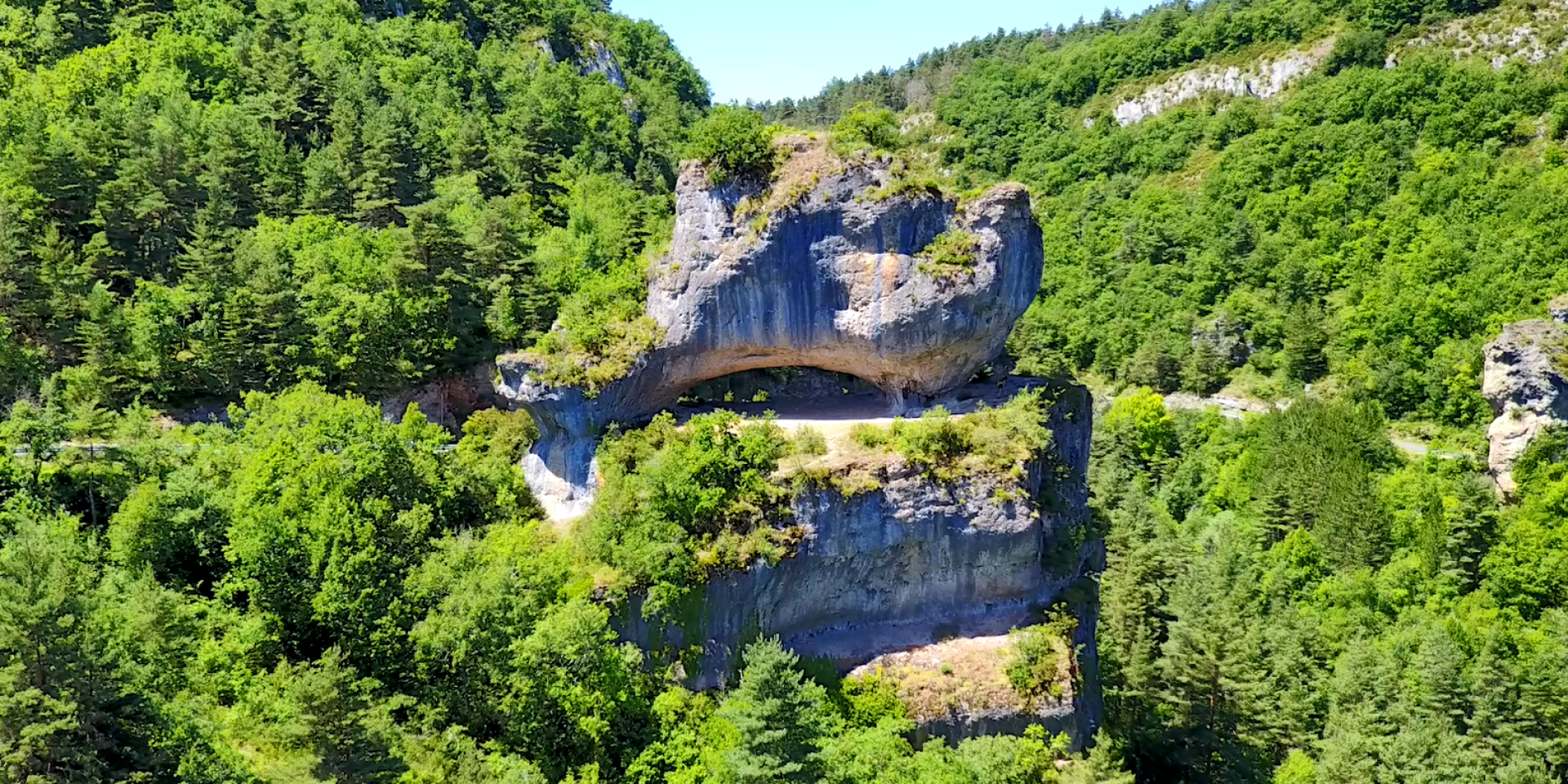 Sabot de Malepeyre, 30m-high rock overlooking the Urugne valley above the Gorges du Tarn golf course at La Canourgue.