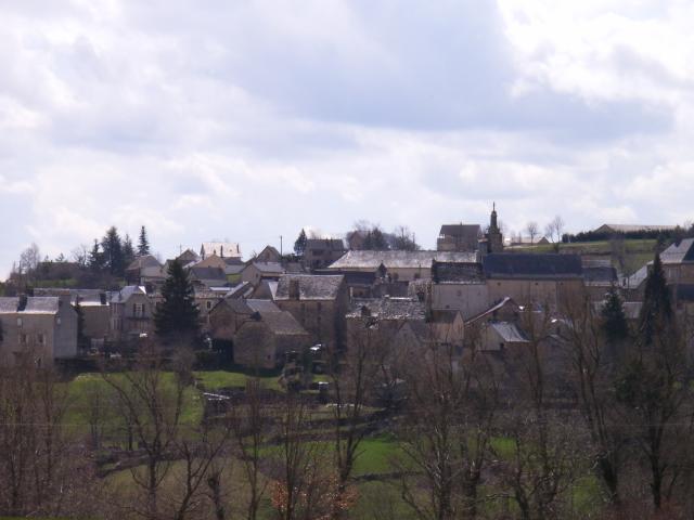 Vue générale de Saint Germain du Teil sur les contreforts de l'Aubrac