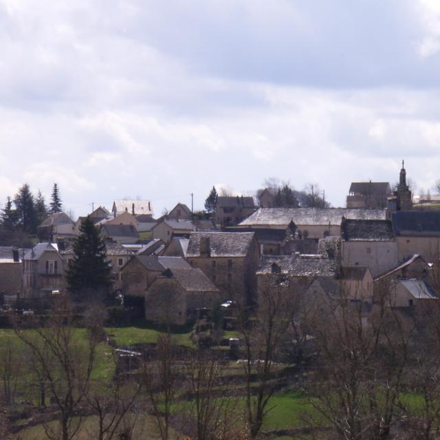 Vue générale de Saint Germain du Teil sur les contreforts de l'Aubrac