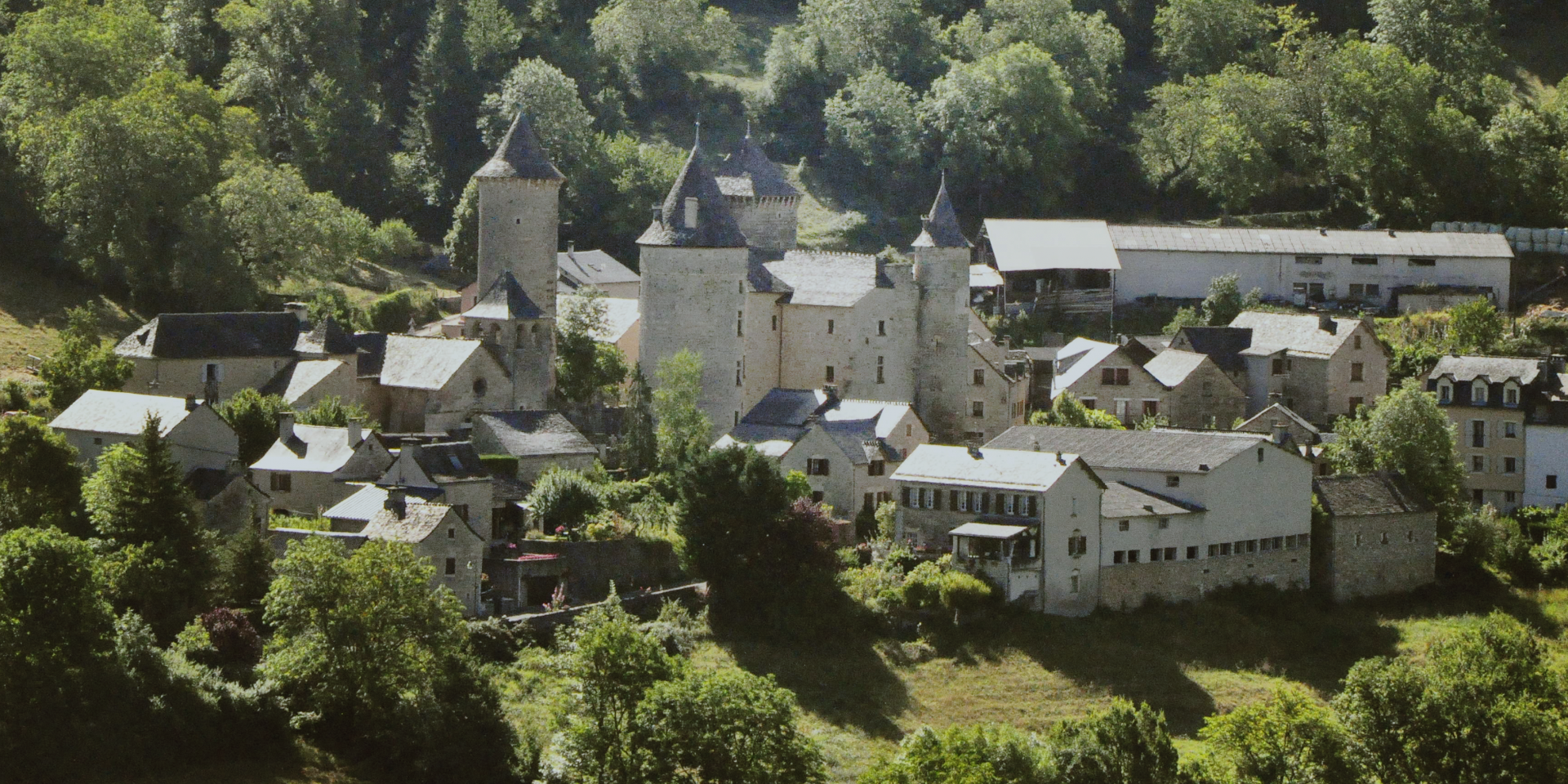 Saint Saturnin de Tartaronne and its 13th-century château. It lies at the foot of the Causse de Sauveterre cliffs, 3 km from Banassac in the Lot Valley.