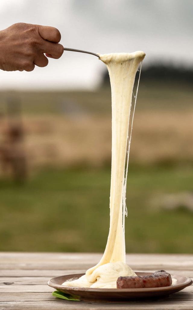 Aligot, Buron De Camejane © B. Colomb Lozère Sauvage Pour Pact Aubrac.