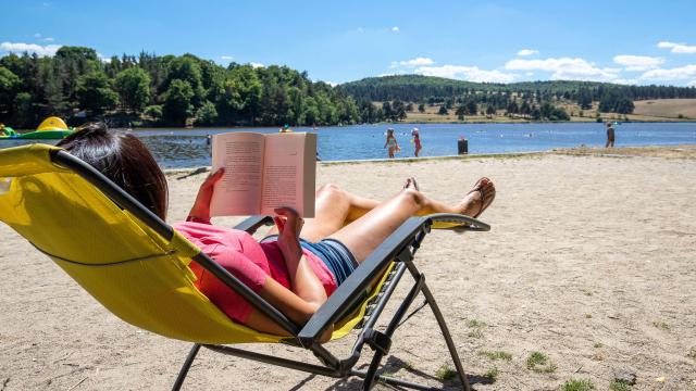 Détente au lac du Moulinet sur l'Aubrac.