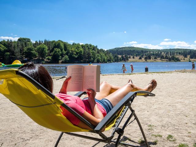 Détente au lac du Moulinet sur l'Aubrac.