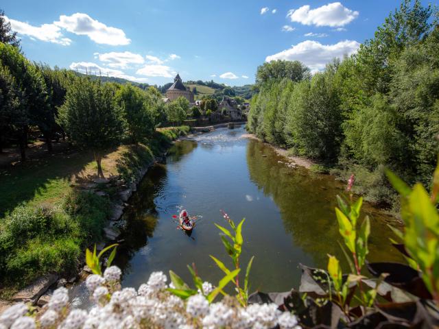 Canoë à Sainte Eulalie d'olt, département de l'Aveyron.