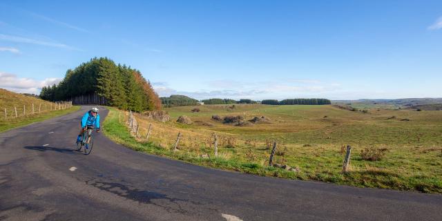 Sortie vélo sur la route des lacs de l'Aubrac.