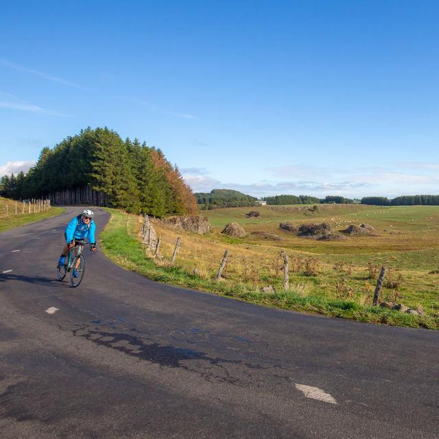 Sortie vélo sur la route des lacs de l'Aubrac.