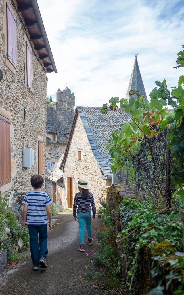 Estaing village stroll.