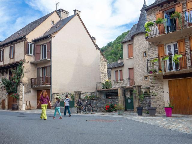 Visit Estaing village in the Lot Valley.