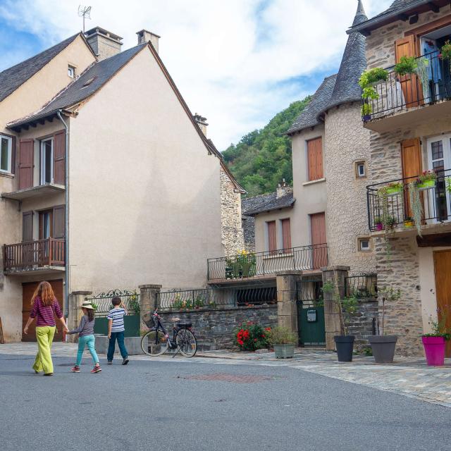 Visit Estaing village in the Lot Valley.