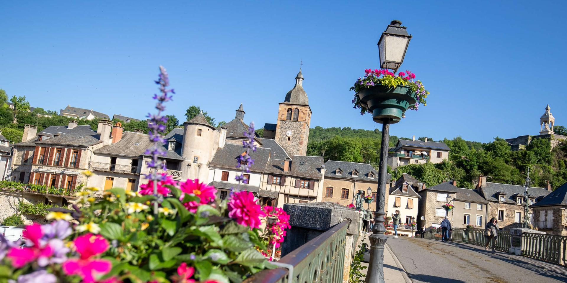 St Geniez d'Olt, pont des marmots.